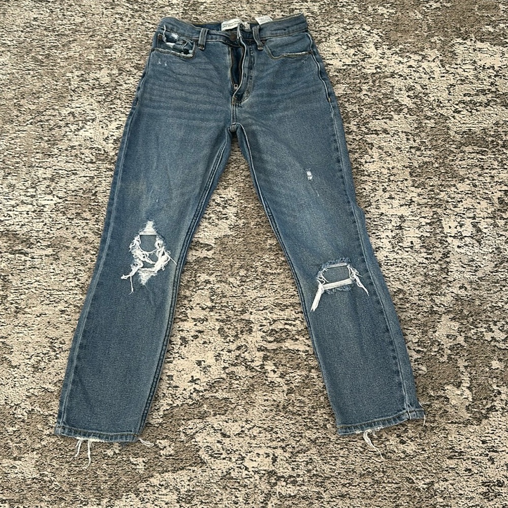 Abercrombie and Fitch mom jeans